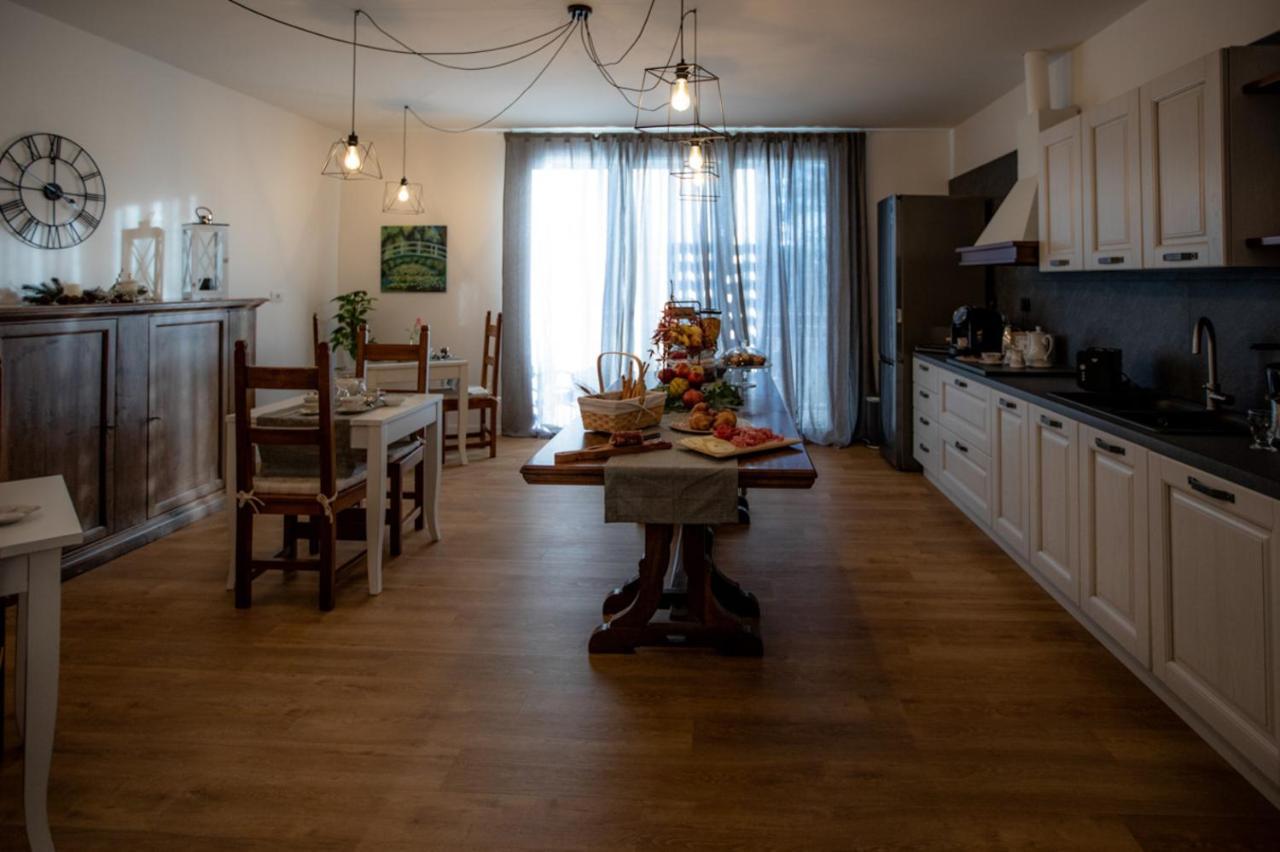 B&B Quattro Stagioni Charme And Wellness Besnate Exterior photo