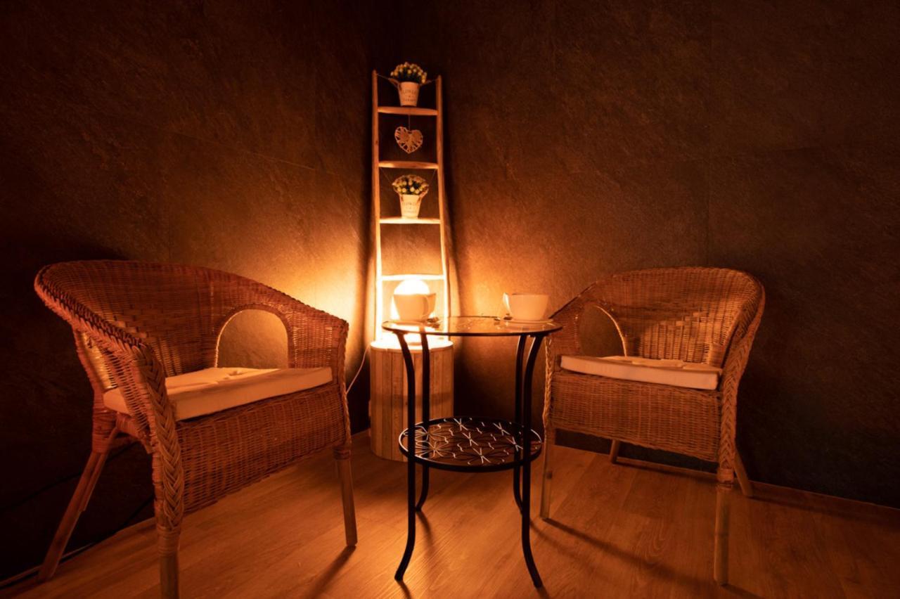 B&B Quattro Stagioni Charme And Wellness Besnate Exterior photo