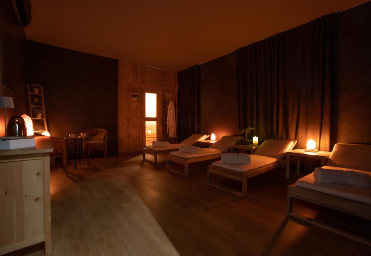 B&B Quattro Stagioni Charme And Wellness Besnate Exterior photo